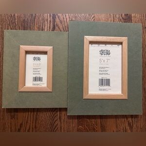 Green wooden frame set